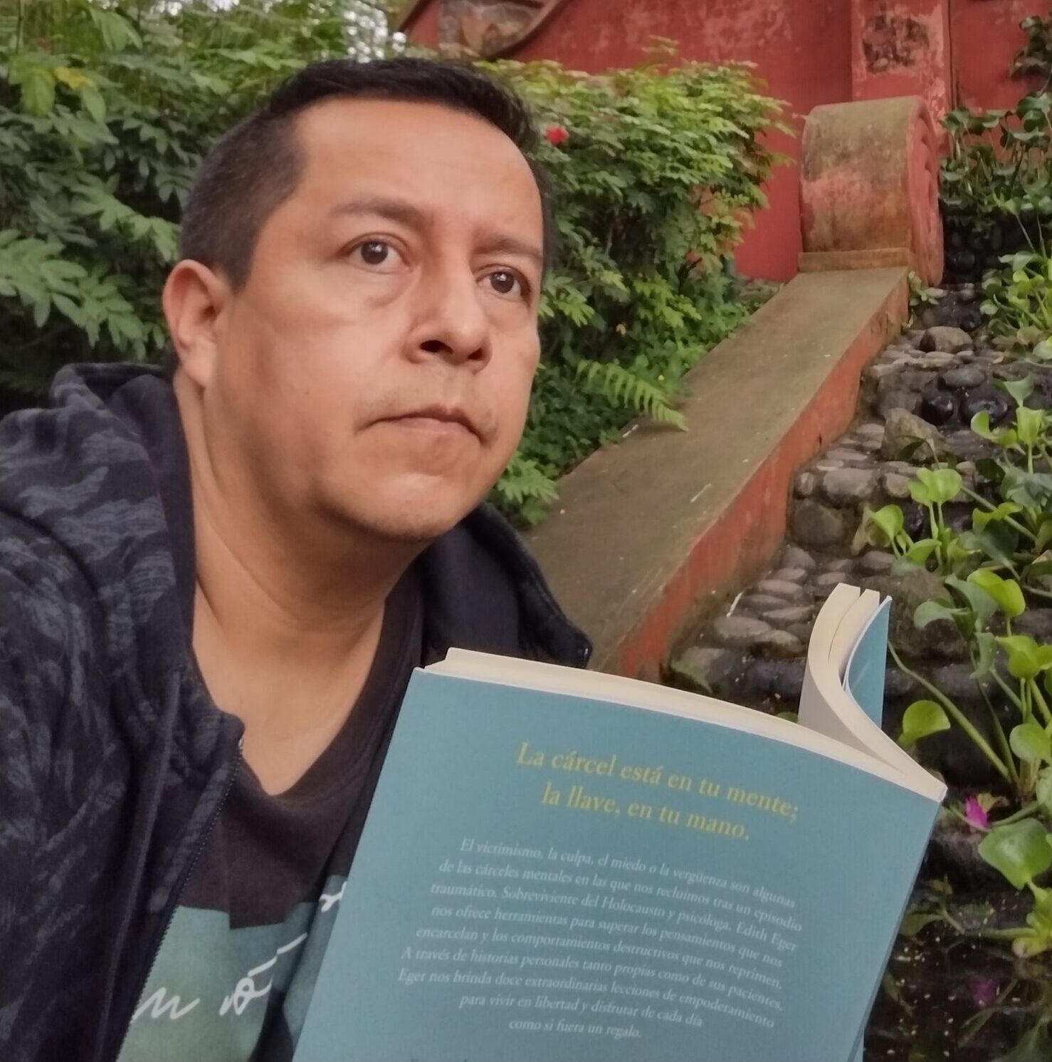 Mike Alvarez